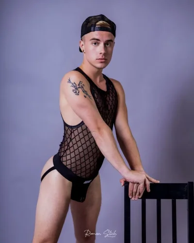 Prague photo 7, slavic, average, blonde hair, 180 cm, 65 kg, Hong Kong