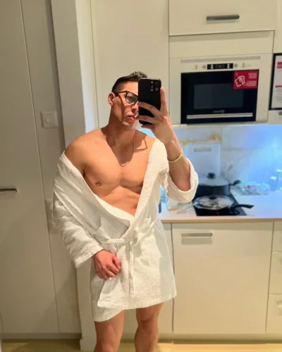 Luciano photo 6, latino, athletic, black hair, 183 cm, 77 kg, Hong Kong