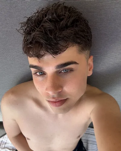 Barry photo 4, latino, slim, brunette, 170 cm, 52 kg, Hong Kong