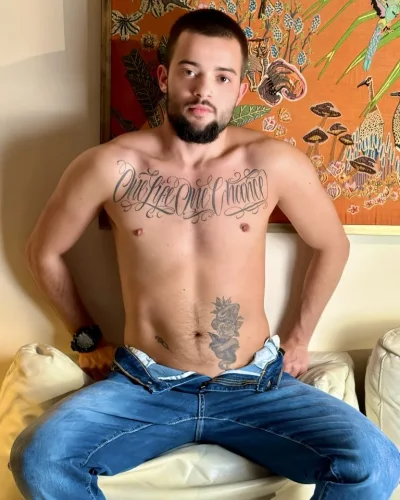 Travis photo 23, slavic, average, black hair, 168 cm, 58 kg, Hong Kong