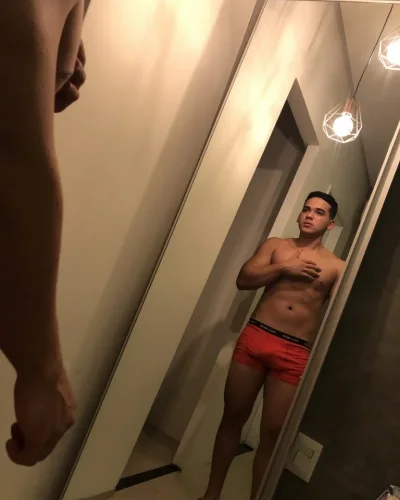 Harold photo 1, latino, curvy, black hair, 180 cm, 81 kg, Hong Kong