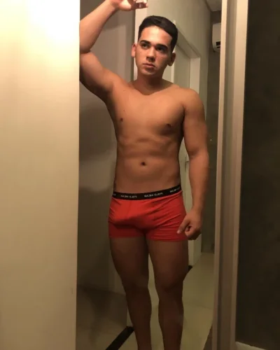 Harold photo 5, latino, curvy, black hair, 180 cm, 81 kg, Hong Kong