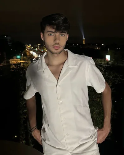 Lucas photo 16, european, slim, black hair, 178 cm, 54 kg, Hong Kong