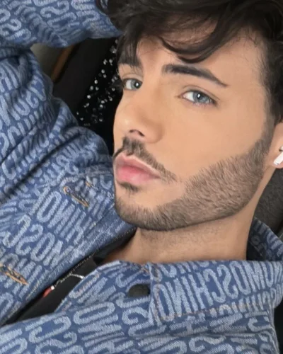 Lucas photo 19, european, slim, black hair, 178 cm, 54 kg, Hong Kong