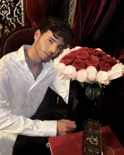 Lucas photo 24, european, slim, black hair, 178 cm, 54 kg, Hong Kong