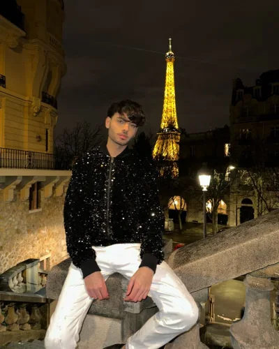 Lucas photo 27, european, slim, black hair, 178 cm, 54 kg, Hong Kong