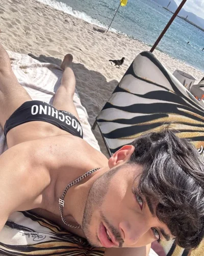 Lucas photo 3, european, slim, black hair, 178 cm, 54 kg, Hong Kong