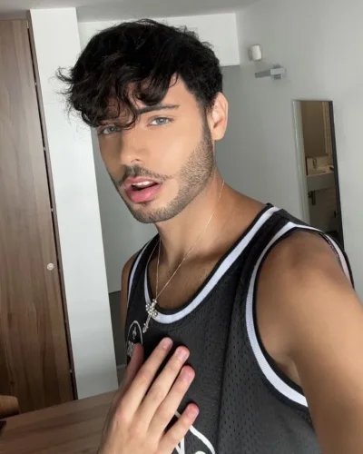 Lucas photo 31, european, slim, black hair, 178 cm, 54 kg, Hong Kong