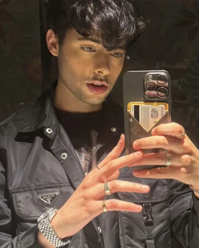 Lucas photo 43, european, slim, black hair, 178 cm, 54 kg, Hong Kong