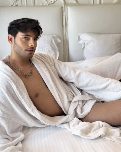 Lucas photo 45, european, slim, black hair, 178 cm, 54 kg, Hong Kong