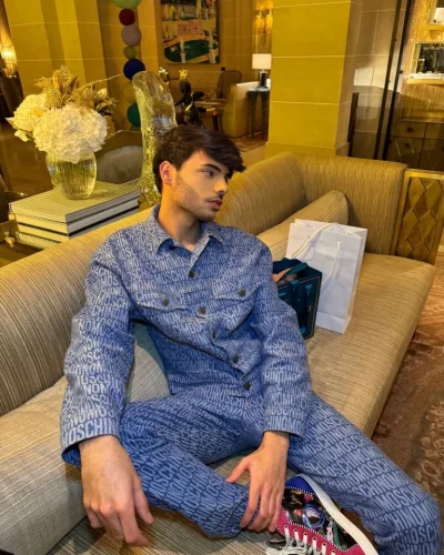 Lucas photo 9, european, slim, black hair, 178 cm, 54 kg, Hong Kong