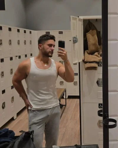Emre photo 15, latino, curvy, black hair, 178 cm, 81 kg, Hong Kong