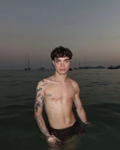 Evgen photo 8, latino, average, brunette, 183 cm, 70 kg, Hong Kong