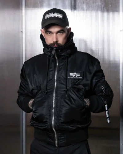 Upton photo 3, slavic, average, brunette, 188 cm, 77 kg, Hong Kong