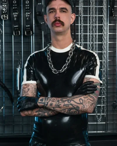 Upton photo 6, slavic, average, brunette, 188 cm, 77 kg, Hong Kong