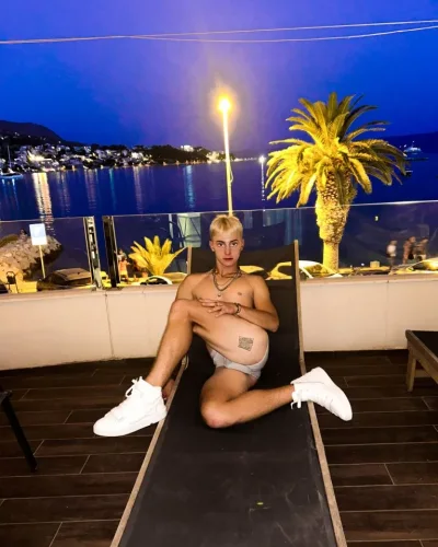 Zarcy photo 3, latino, average, blonde hair, 175 cm, 65 kg, Hong Kong