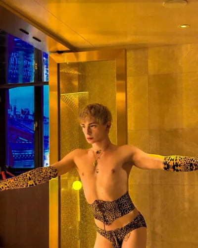 Zarcy photo 35, latino, average, blonde hair, 175 cm, 65 kg, Hong Kong
