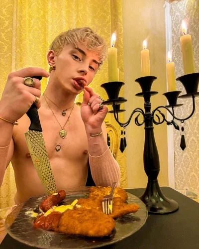 Zarcy photo 53, latino, average, blonde hair, 175 cm, 65 kg, Hong Kong
