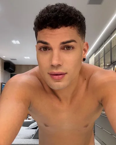 Kauan photo 4, latino, slim, blonde hair, 183 cm, 63 kg, Hong Kong