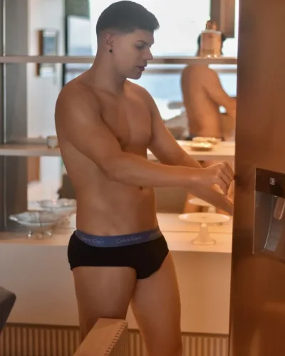 Kauan photo 8, latino, slim, blonde hair, 183 cm, 63 kg, Hong Kong