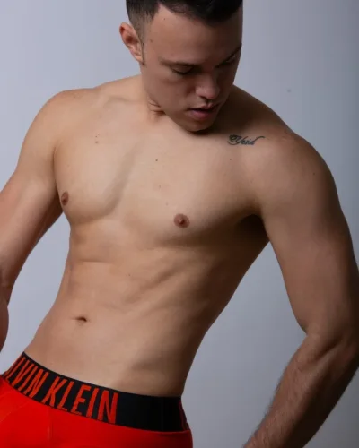 Yoel photo 13, latino, average, brunette, 178 cm, 68 kg, Hong Kong