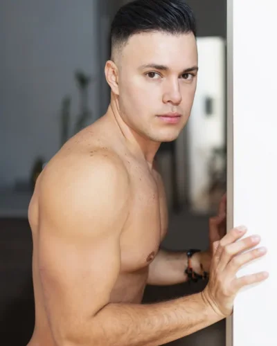 Yoel photo 23, latino, average, brunette, 178 cm, 68 kg, Hong Kong