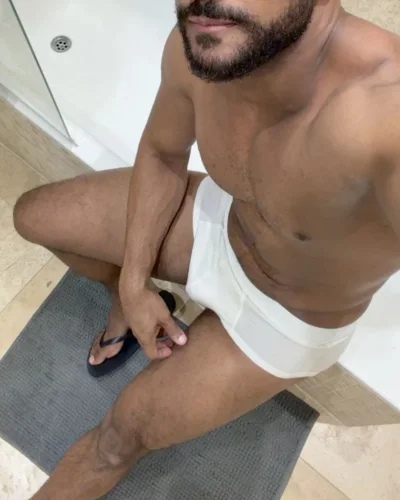 Wellington photo 3, latino, curvy, black hair, 185 cm, 90 kg, Hong Kong