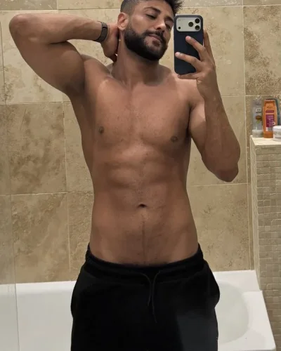 Wellington photo 9, latino, curvy, black hair, 185 cm, 90 kg, Hong Kong