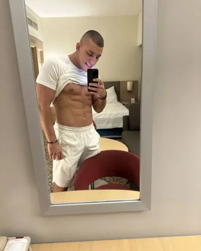 Dominic photo 18, slavic, curvy, black hair, 185 cm, 86 kg, Hong Kong