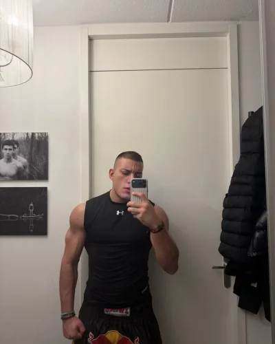 Dominic photo 22, slavic, curvy, black hair, 185 cm, 86 kg, Hong Kong