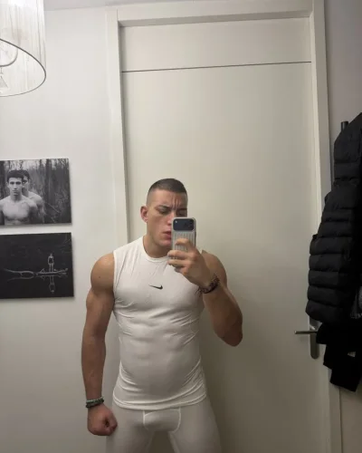 Dominic photo 23, slavic, curvy, black hair, 185 cm, 86 kg, Hong Kong