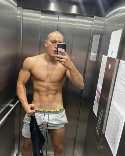 Dominic photo 3, slavic, curvy, black hair, 185 cm, 86 kg, Hong Kong