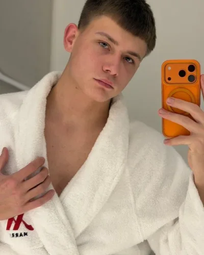 Tyler photo 10, latino, average, brunette, 185 cm, 68 kg, Hong Kong