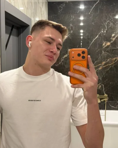 Tyler photo 12, latino, average, brunette, 185 cm, 68 kg, Hong Kong