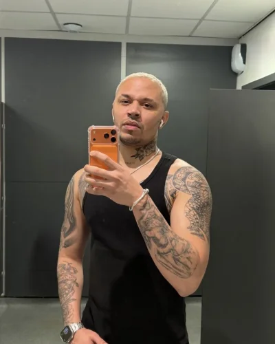 Vini photo 14, latino, curvy, blonde hair, 185 cm, 86 kg, Hong Kong