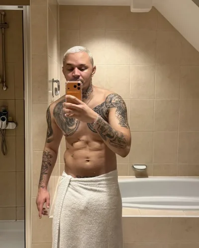 Vini photo 16, latino, curvy, blonde hair, 185 cm, 86 kg, Hong Kong