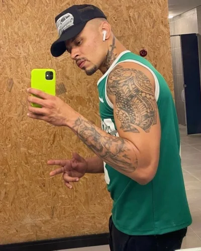 Vini photo 4, latino, curvy, blonde hair, 185 cm, 86 kg, Hong Kong