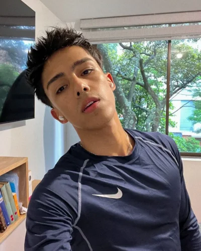 Lorenz photo 10, latino, slim, black hair, 173 cm, 56 kg, Hong Kong