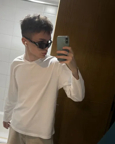 Vladislav photo 3, latino, slim, brunette, 180 cm, 58 kg, Hong Kong