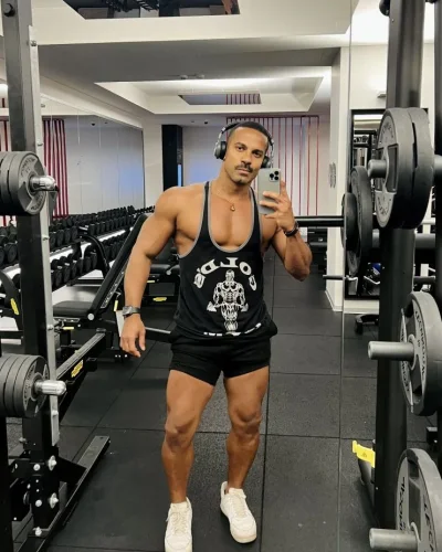 Tony photo 11, latino, curvy, black hair, 178 cm, 83 kg, Hong Kong