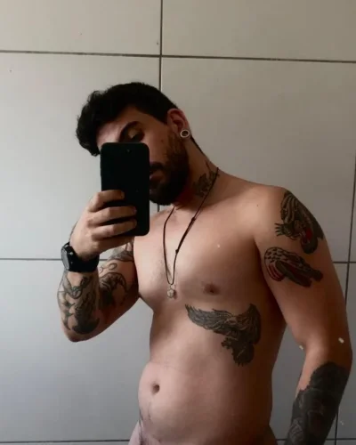 Wilson photo 3, latino, curvy, black hair, 170 cm, 81 kg, Hong Kong