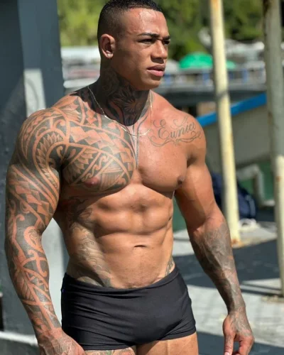 Galvao photo 4, latino, curvy, black hair, 180 cm, 95 kg, Hong Kong
