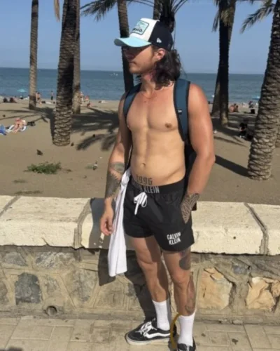 Tate photo 4, latino, average, brunette, 175 cm, 68 kg, Hong Kong