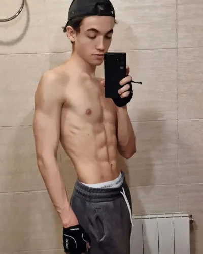 Finn photo 12, european, slim, brunette, 183 cm, 63 kg, Hong Kong