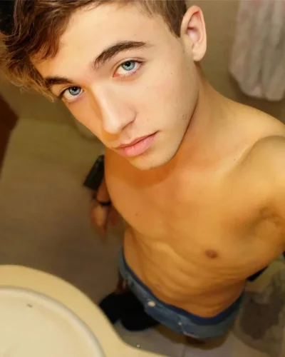 Finn photo 14, european, slim, brunette, 183 cm, 63 kg, Hong Kong