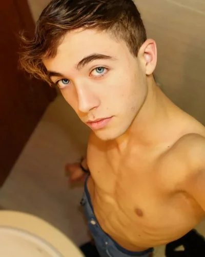 Finn photo 15, european, slim, brunette, 183 cm, 63 kg, Hong Kong