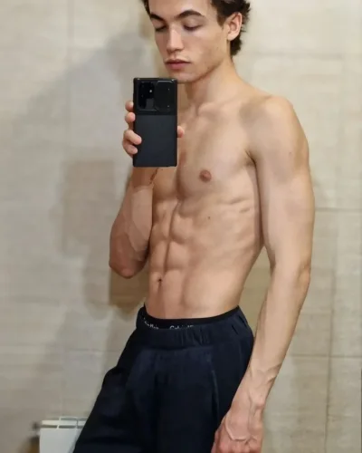 Finn photo 6, european, slim, brunette, 183 cm, 63 kg, Hong Kong