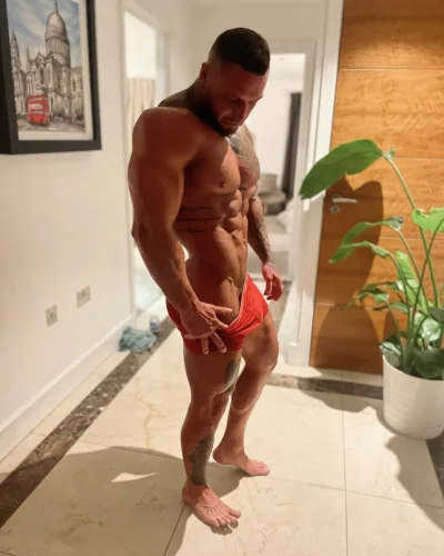 Vaughn photo 12, latino, curvy, brunette, 173 cm, 100 kg, Hong Kong