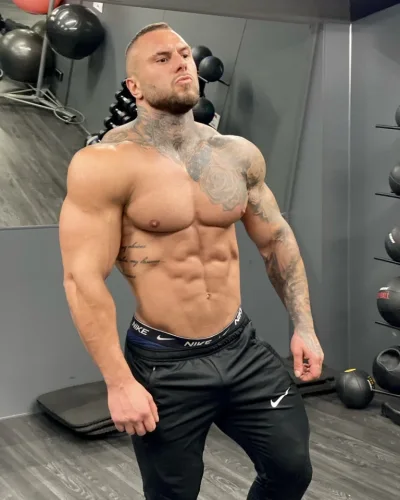 Vaughn photo 15, latino, curvy, brunette, 173 cm, 100 kg, Hong Kong