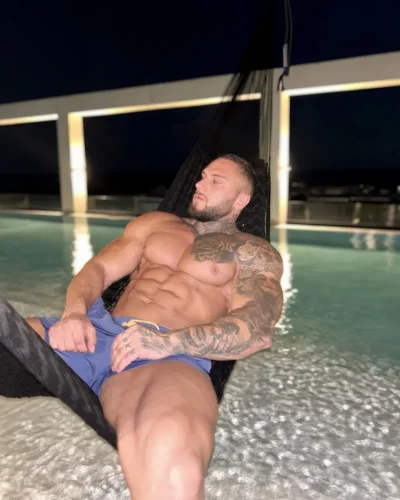 Vaughn photo 16, latino, curvy, brunette, 173 cm, 100 kg, Hong Kong